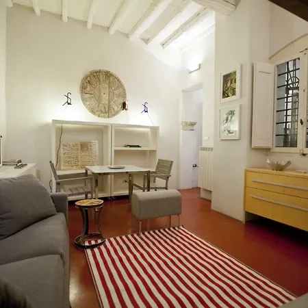 아파트 Loevly Studio In The Historical Center *